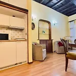 Historic Apartment By The Pantheon