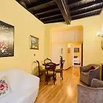 Historic Apartment By The Pantheon