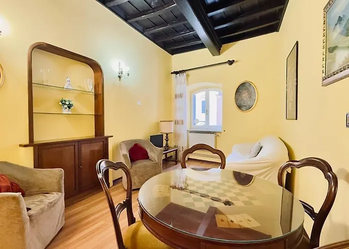 Historic Apartment By The Pantheon